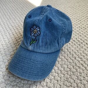 Cute denim cap with embroidered flower